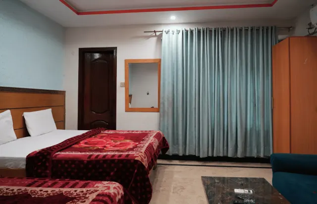 Room for Four, Comfort for All