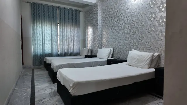 Chinar Hotel