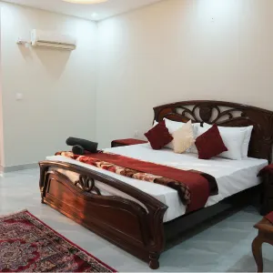 Four Walls, Infinite Comfort