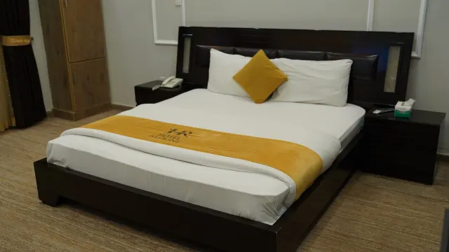Hotel Red Line