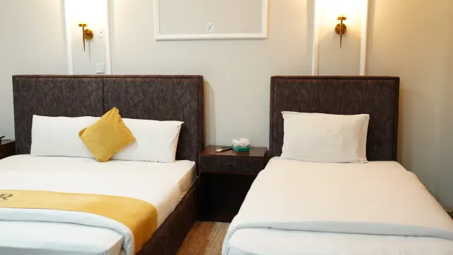 Hotel Red Line
